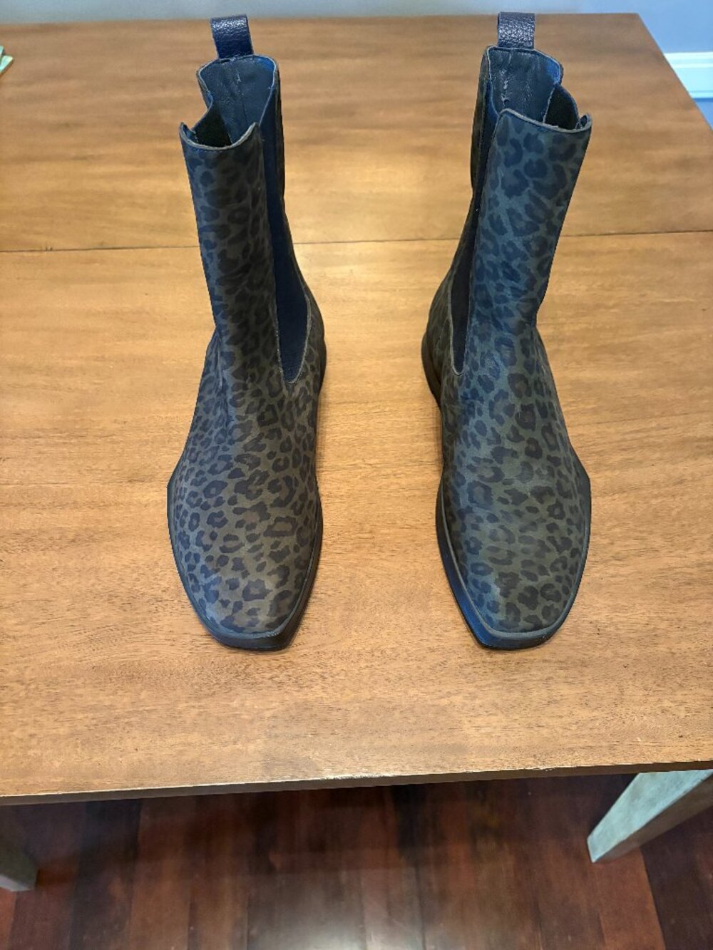 NWOT Women's Girotti Brogue Leopard Blue Suede Standard Size Boots. Size 10.5